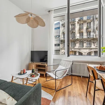 Bnbnova - Le Louvre & De Apartment *