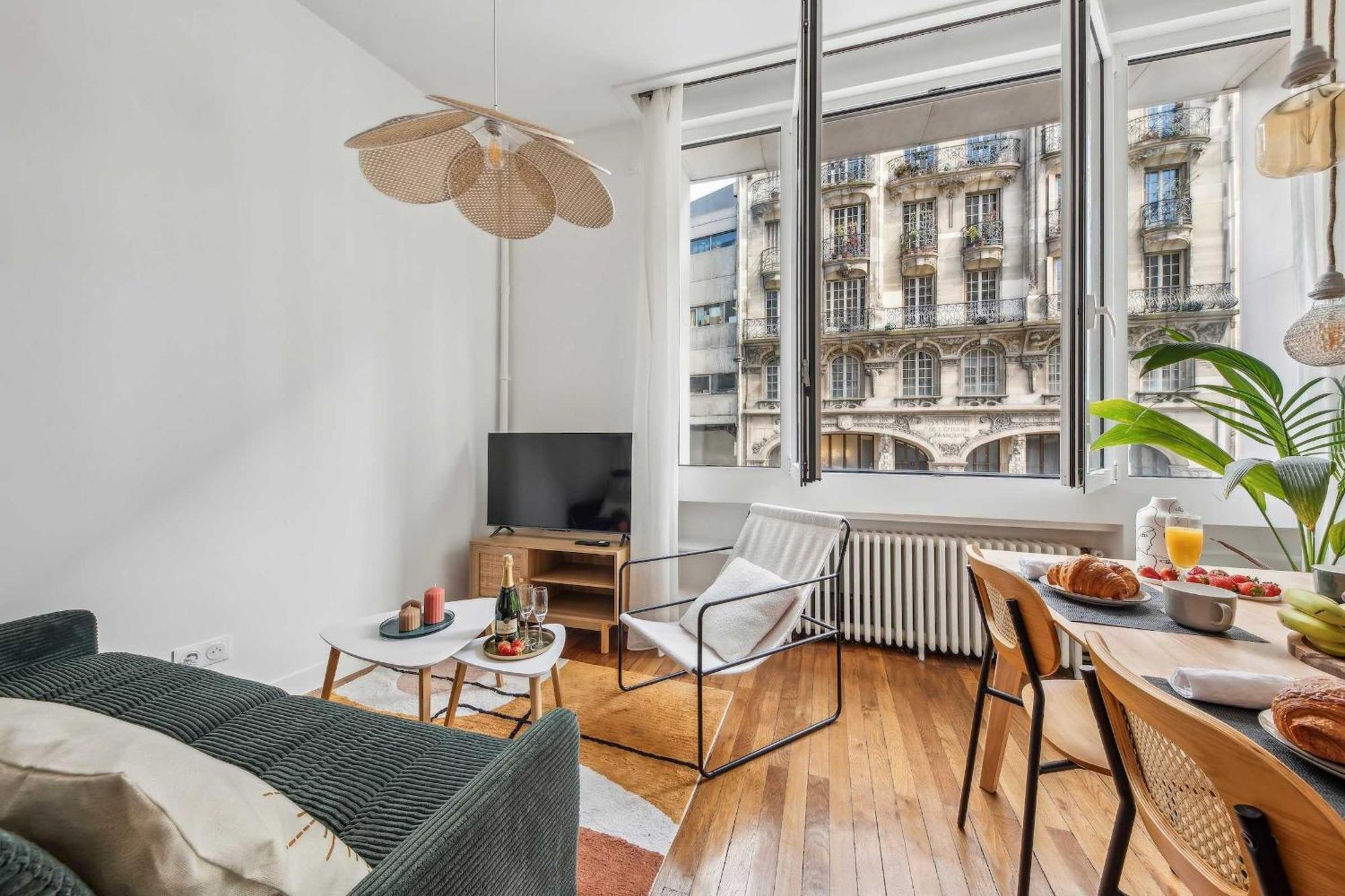 Bnbnova - Le Louvre & De Apartment *